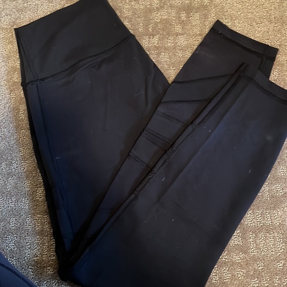 Lululemon- wunder under mesh size 8 - Picture 3 of 3